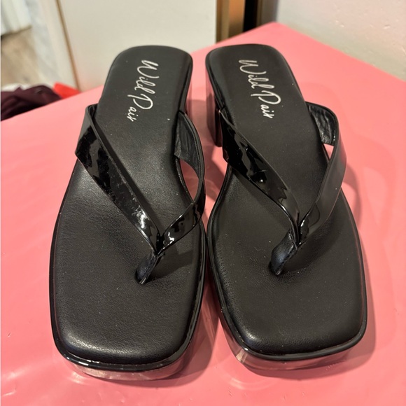 Women’s black sandals, wild pair size 7, new - Picture 2 of 4